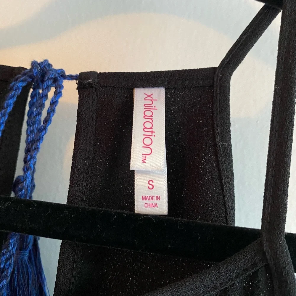 Embroidered floral high neck black tank top size small - Picture 3 of 4